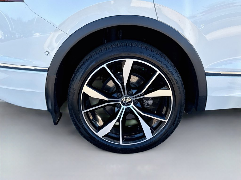Used 2024 Volkswagen Tiguan SEL R-Line AWD/4WD image 40