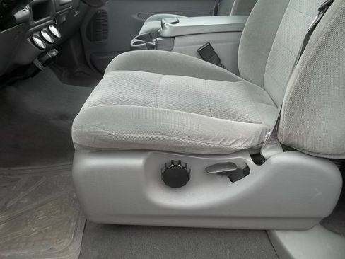 Used 2004 Ford F350 XLT image 8