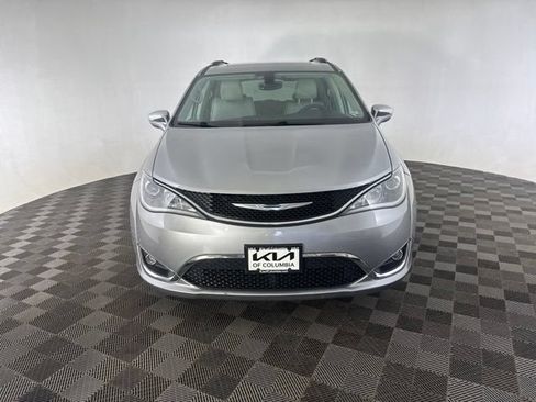 Used 2018 Chrysler Pacifica Limited FWD image 3