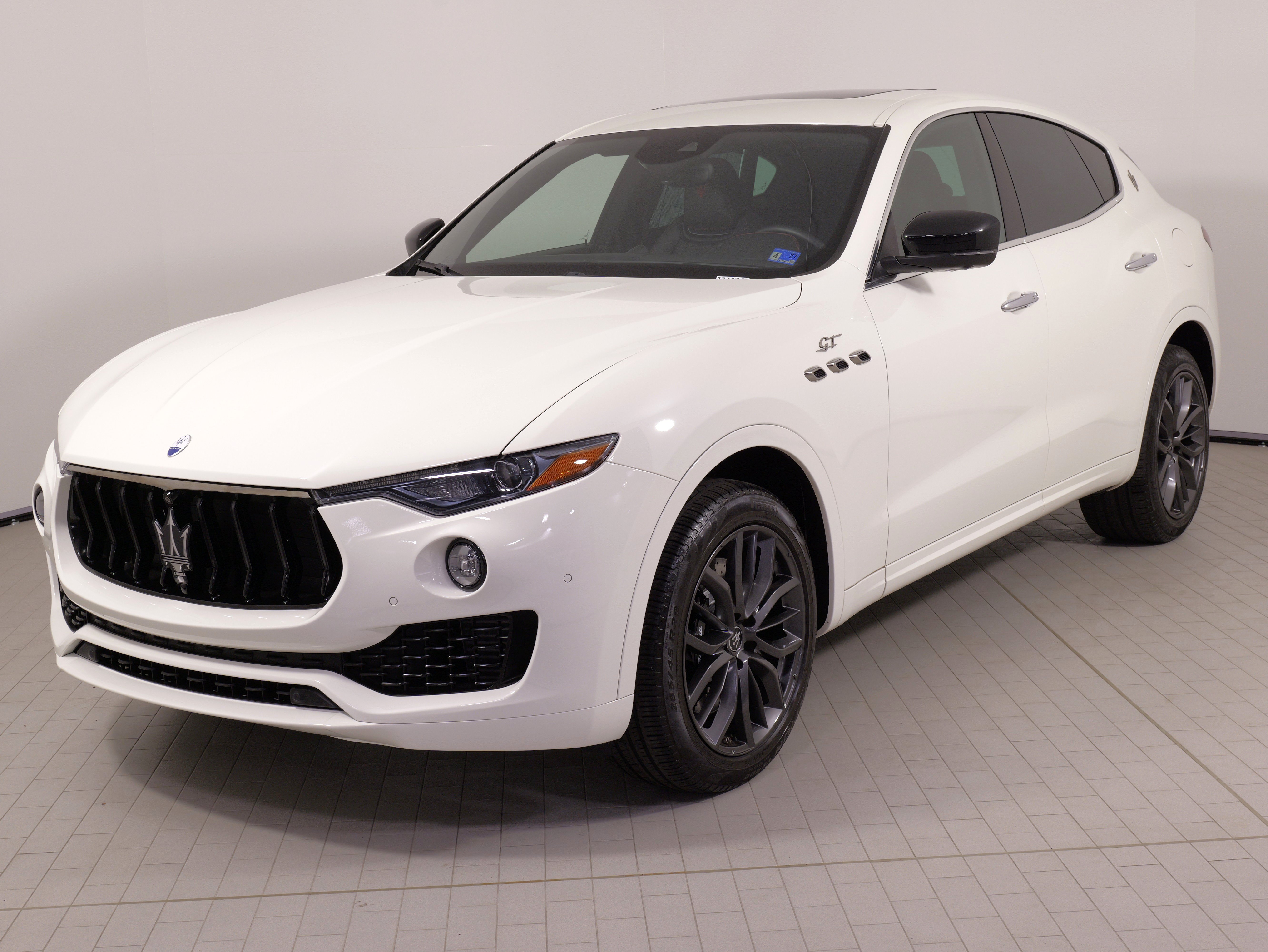 Used 2024 Maserati Levante GT Ultima AWD/4WD image 3