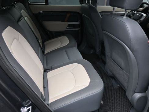 Used 2023 Land Rover Defender 110 X-Dynamic SE image 9