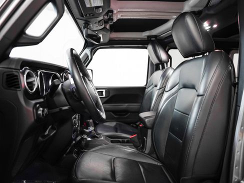 Used 2019 Jeep Wrangler Unlimited Sahara image 8