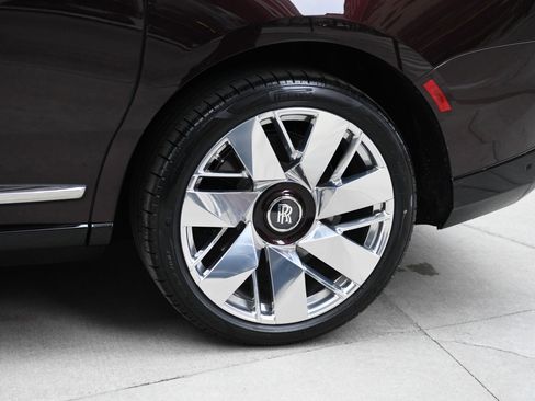 Used 2025 Rolls-Royce Cullinan image 29