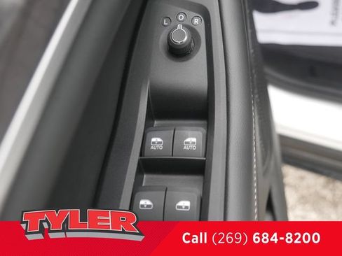 Certified 2024 Jeep Grand Cherokee Limited AWD/4WD image 22