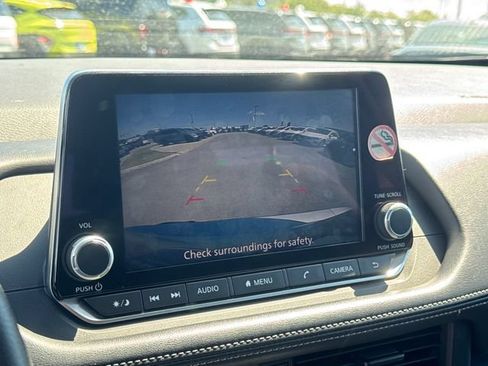Used 2024 Nissan Rogue S FWD image 18