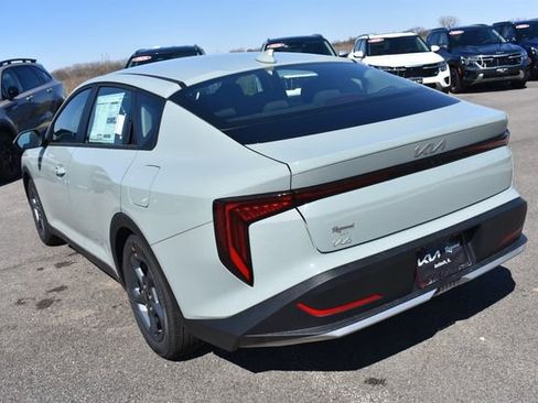 New 2026 Kia K4 LXS FWD image 6