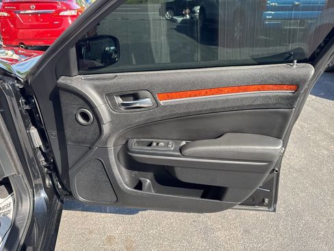 Used 2014 Chrysler 300 AWD image 25