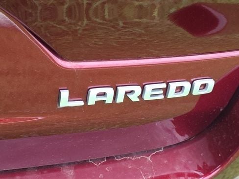 Used 2025 Jeep Grand Cherokee Laredo AWD/4WD image 13