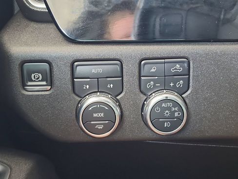 Used 2025 GMC Sierra 1500 SLT AWD/4WD image 22