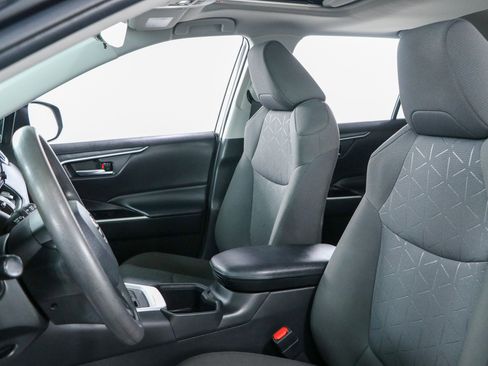 Used 2022 Toyota RAV4 XLE w/ Convenience Package FWD image 24
