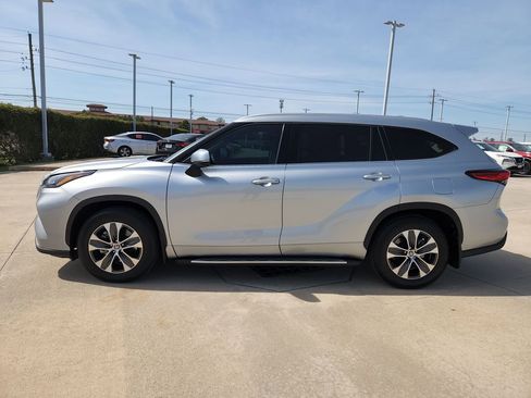 Used 2022 Toyota Highlander XLE image 8