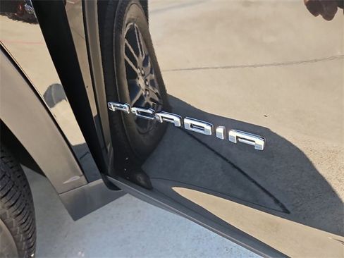 Used 2025 GMC Acadia Elevation image 30