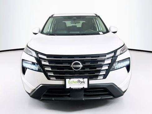 Used 2025 Nissan Rogue SV image 2