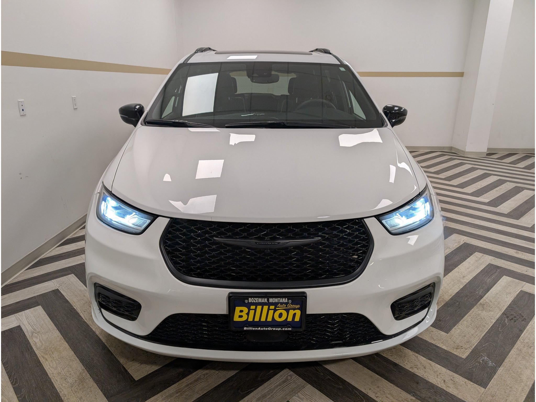 Used 2025 Chrysler Pacifica Limited FWD image 29
