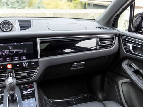 Certified 2026 Porsche Macan AWD/4WD image 47