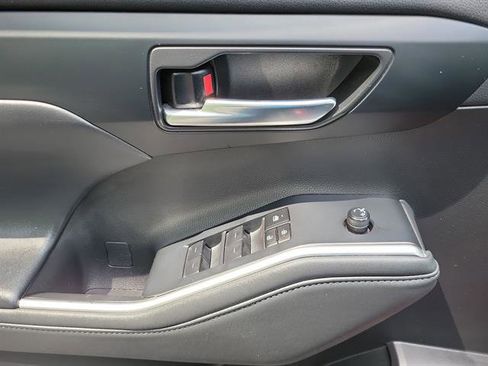 Used 2023 Toyota Highlander L image 7