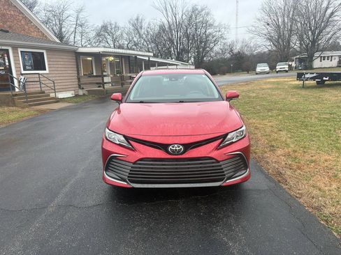 Used 2024 Toyota Camry LE image 6