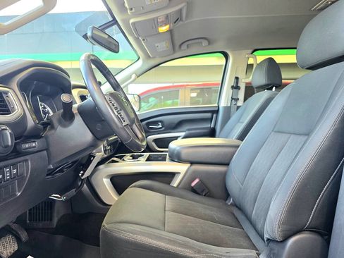 Used 2018 Nissan Titan SV w/ SV Convenience Package AWD/4WD image 12
