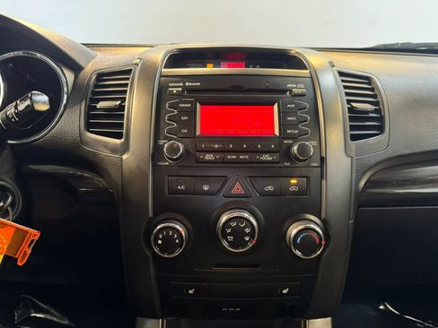 Used 2011 Kia Sorento 2WD w/ Convenience Pkg image 13