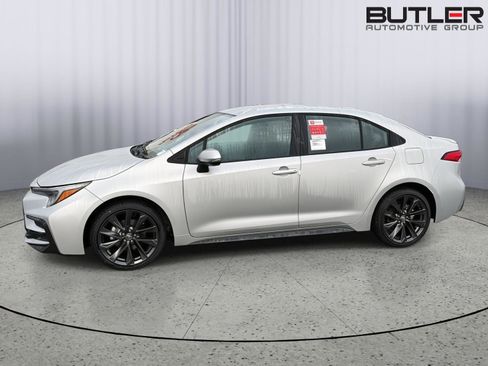 New 2026 Toyota Corolla SE FWD image 3