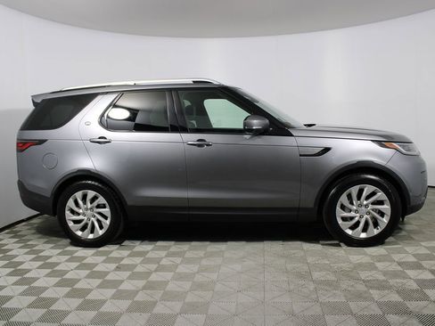 Used 2022 Land Rover Discovery S image 46
