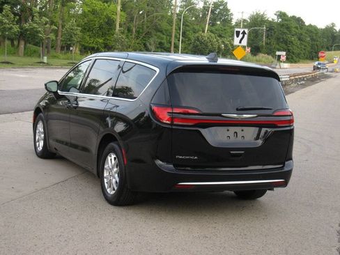Used 2025 Chrysler Pacifica Select FWD image 12