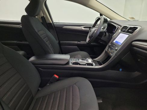 Used 2020 Ford Fusion SE image 21