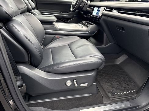 Used 2025 Lincoln Navigator L Reserve w/ Jet Appearance Package image 13