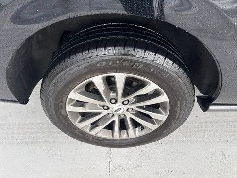 Used 2018 Ford Expedition Limited w/ Equipment Group 301A AWD/4WD image 8