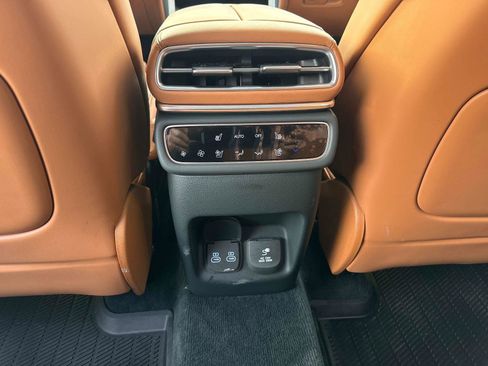 Used 2025 Genesis GV80 3.5T Prestige image 16