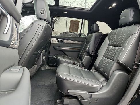 Used 2025 Buick Enclave Avenir w/ Trailering Package, 5000 lbs. AWD/4WD image 10