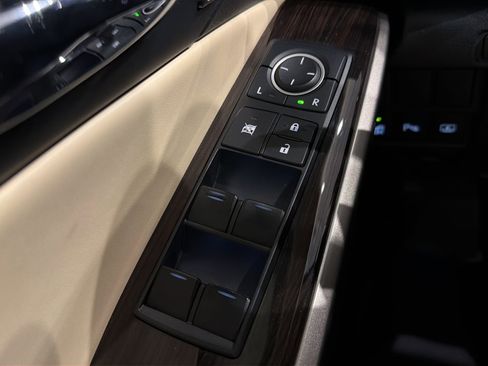 Used 2014 Lexus IS 350 w/ Luxury Package w/Brown Wood RWD image 23