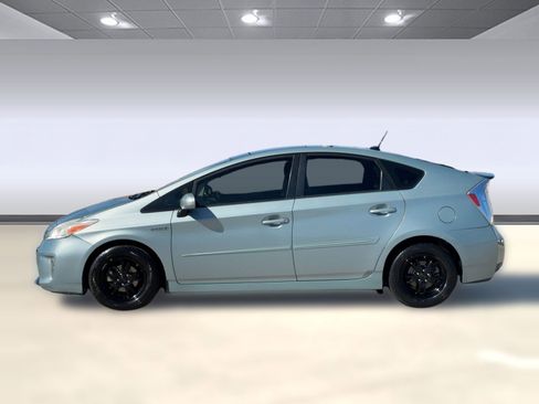 Used 2014 Toyota Prius Four image 2