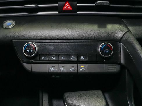 Used 2023 Hyundai Elantra SEL FWD image 14