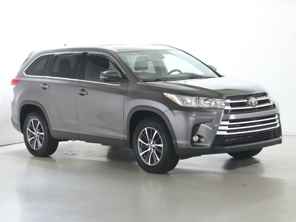 Used 2019 Toyota Highlander XLE FWD image 9
