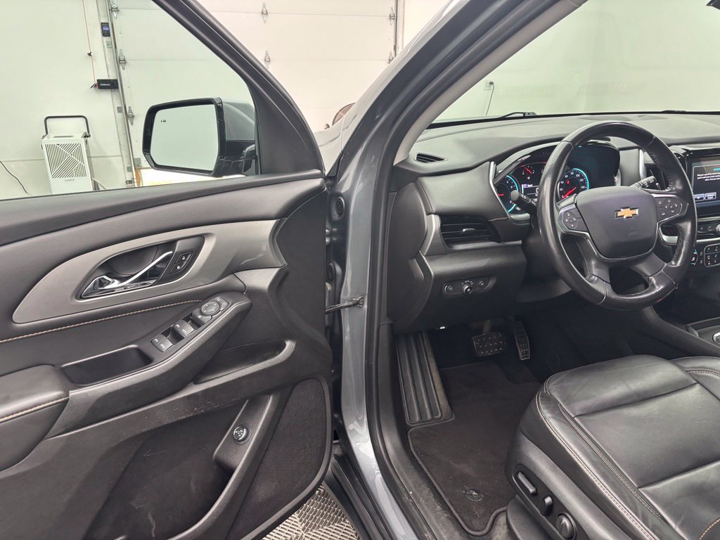 Used 2019 Chevrolet Traverse LT FWD image 16