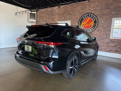Used 2022 Toyota Highlander L image 16