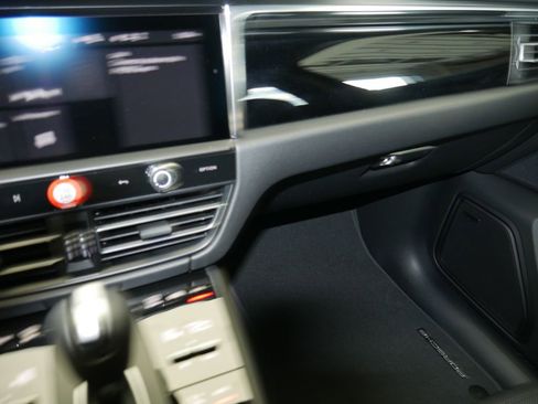 New 2026 Porsche Macan AWD/4WD image 34