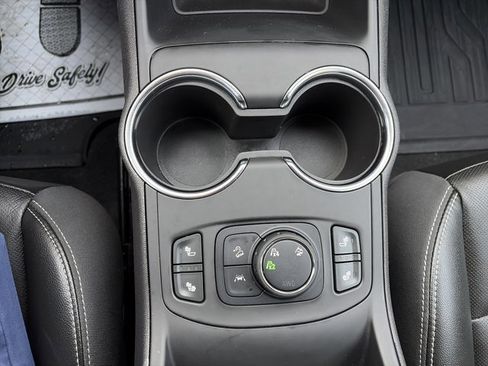 Used 2024 GMC Terrain SLT w/ Infotainment Package II image 24