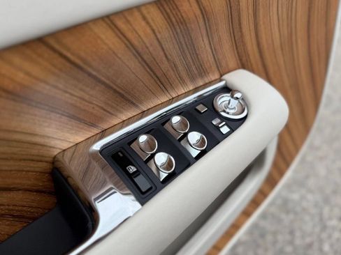 Used 2015 Rolls-Royce Wraith RWD image 20