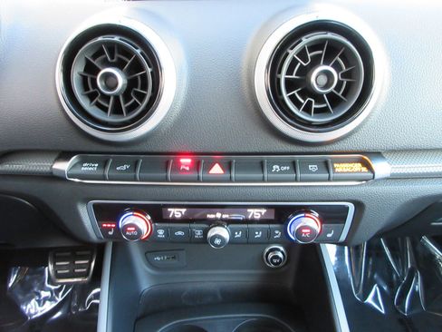 Used 2018 Audi A3 e-tron Premium Plus w/ Premium Plus Package image 42