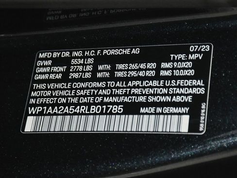 Used 2024 Porsche Macan AWD/4WD image 21