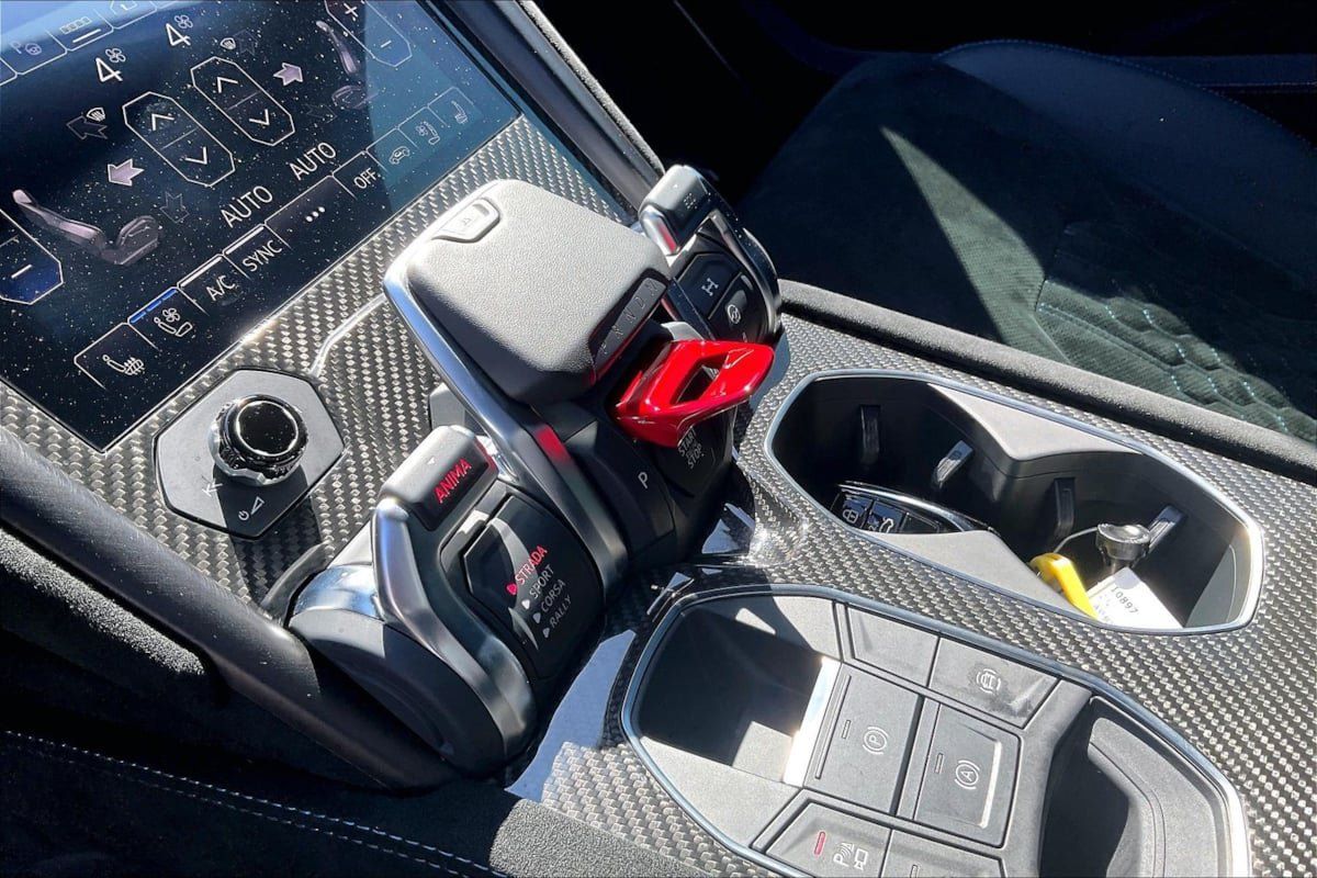 Used 2023 Lamborghini Urus Performante AWD/4WD image 14
