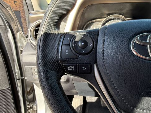 Used 2015 Toyota RAV4 LE image 21