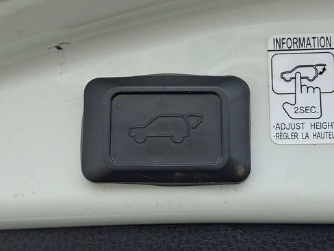 Used 2017 Toyota RAV4 Limited image 31