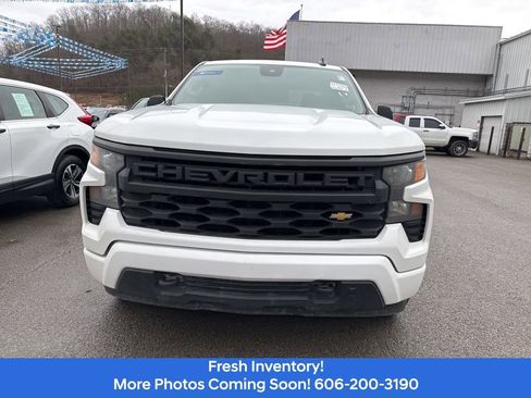 Used 2023 Chevrolet Silverado 1500 Custom image 2