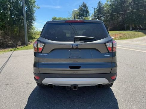 Used 2018 Ford Escape SE w/ Ford Safe & Smart Package FWD image 3