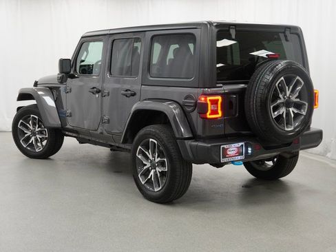 Used 2024 Jeep Wrangler Unlimited w/ Convenience Group image 14