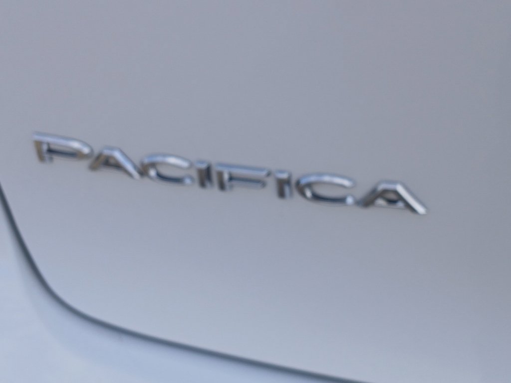 Used 2026 Chrysler Pacifica Limited FWD image 34