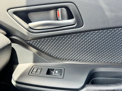 Used 2018 Toyota C-HR XLE FWD image 42
